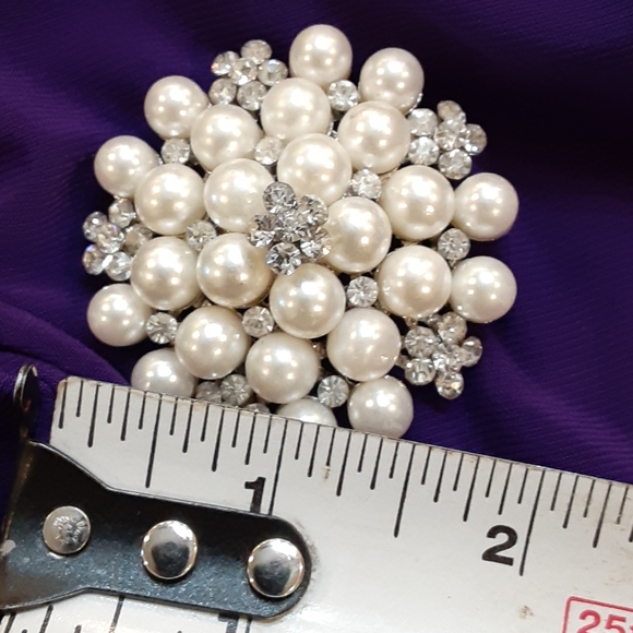 Rhinestone/Pearl Brooch/Pin - Picture 3 of 5